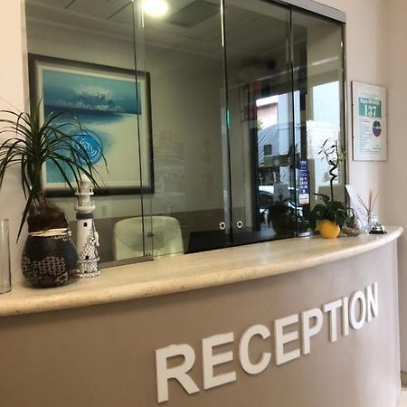 Residence Divina Rimini Ngoại thất bức ảnh