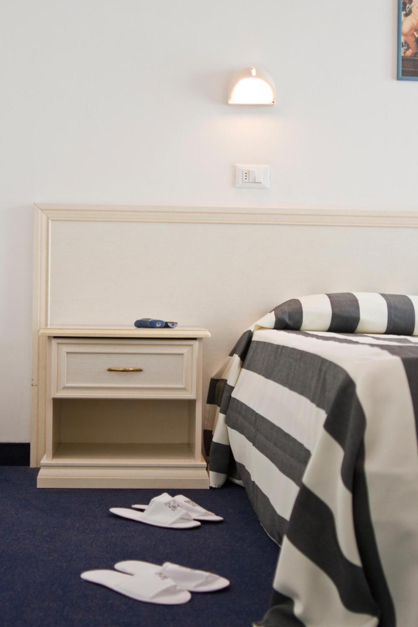Residence Divina Rimini Ngoại thất bức ảnh