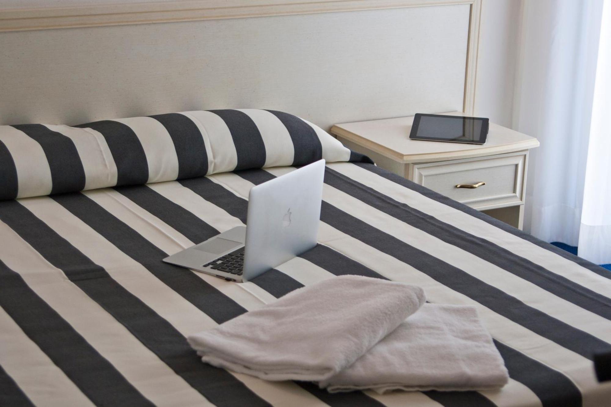 Residence Divina Rimini Ngoại thất bức ảnh
