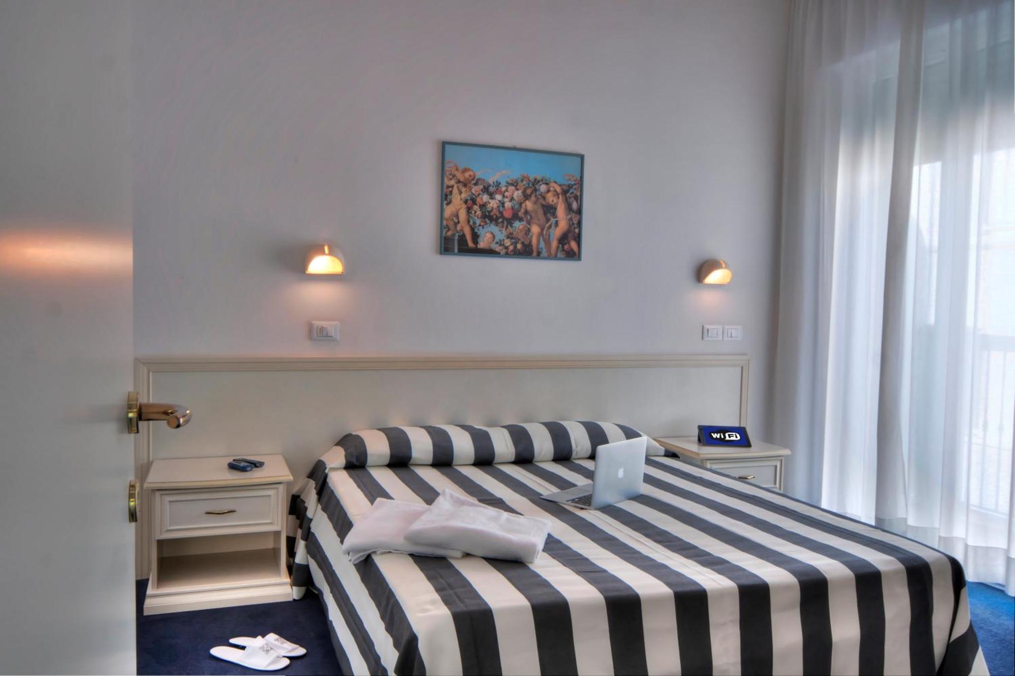 Residence Divina Rimini Ngoại thất bức ảnh